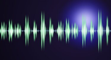 AIで音声合成して自分の声を再現する方法とは？おすすめのアプリや活用事例などを紹介